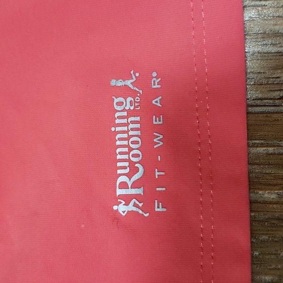 (L) Running Room LTD. Fit-Wear Lightweight Breathable Workout Running Activewear - Picture 5 of 7